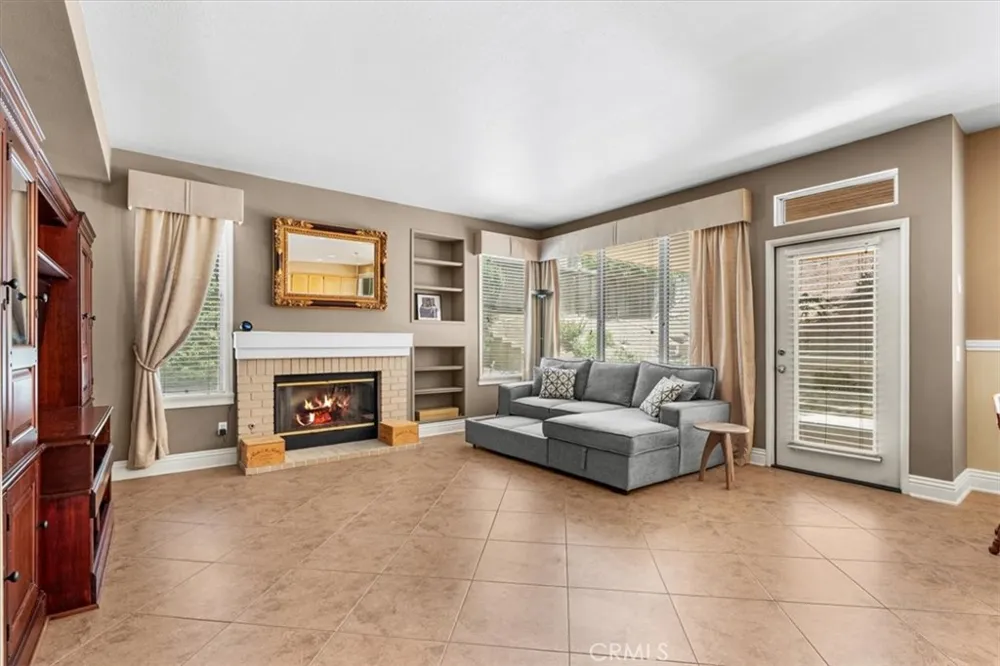 1584 Meadowlark Corona, CA 92881