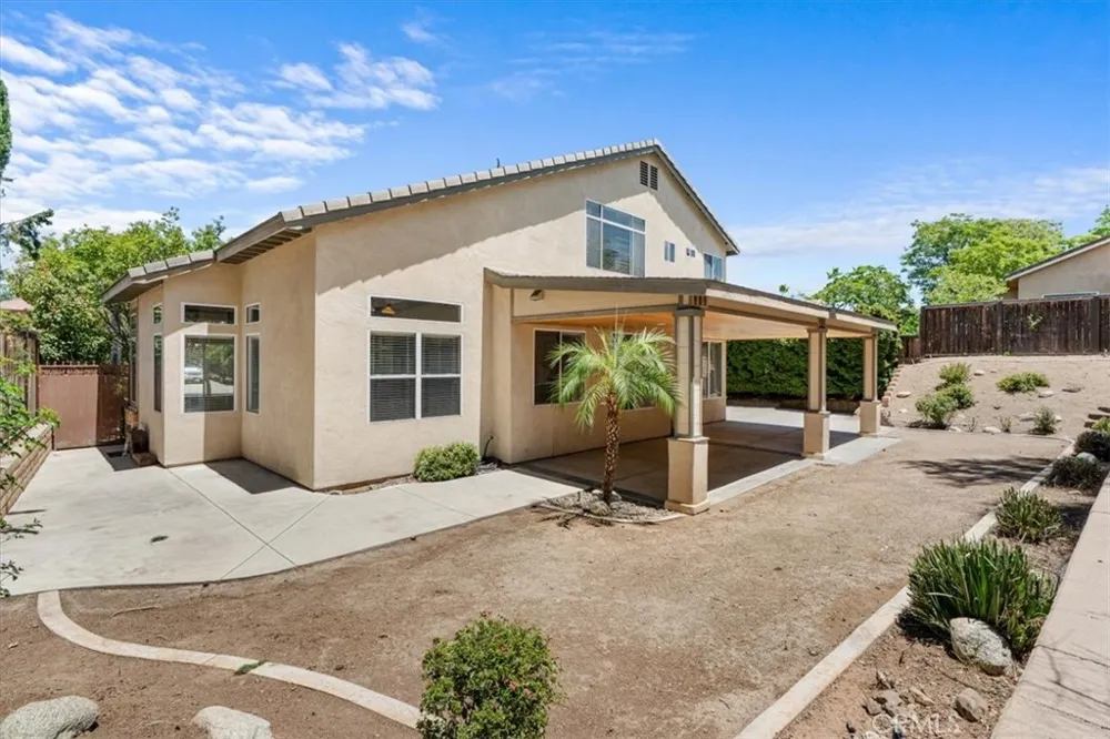 1584 Meadowlark Corona, CA 92881