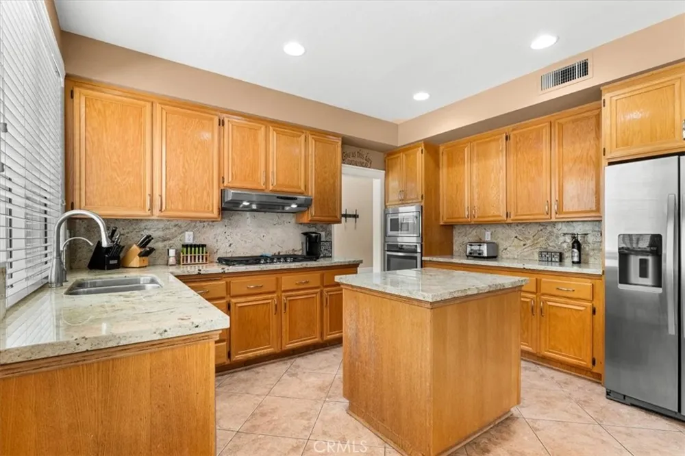1584 Meadowlark Corona, CA 92881