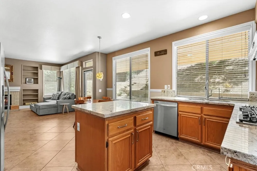 1584 Meadowlark Corona, CA 92881