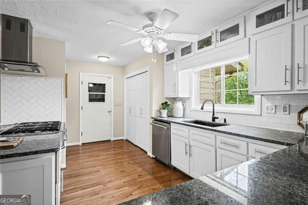 2730 Fontainebleau DR Dunwoody, GA 30360