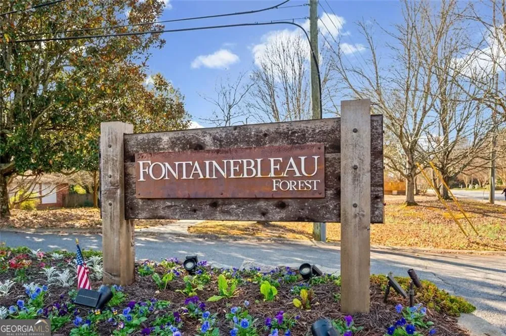 2730 Fontainebleau DR Dunwoody, GA 30360
