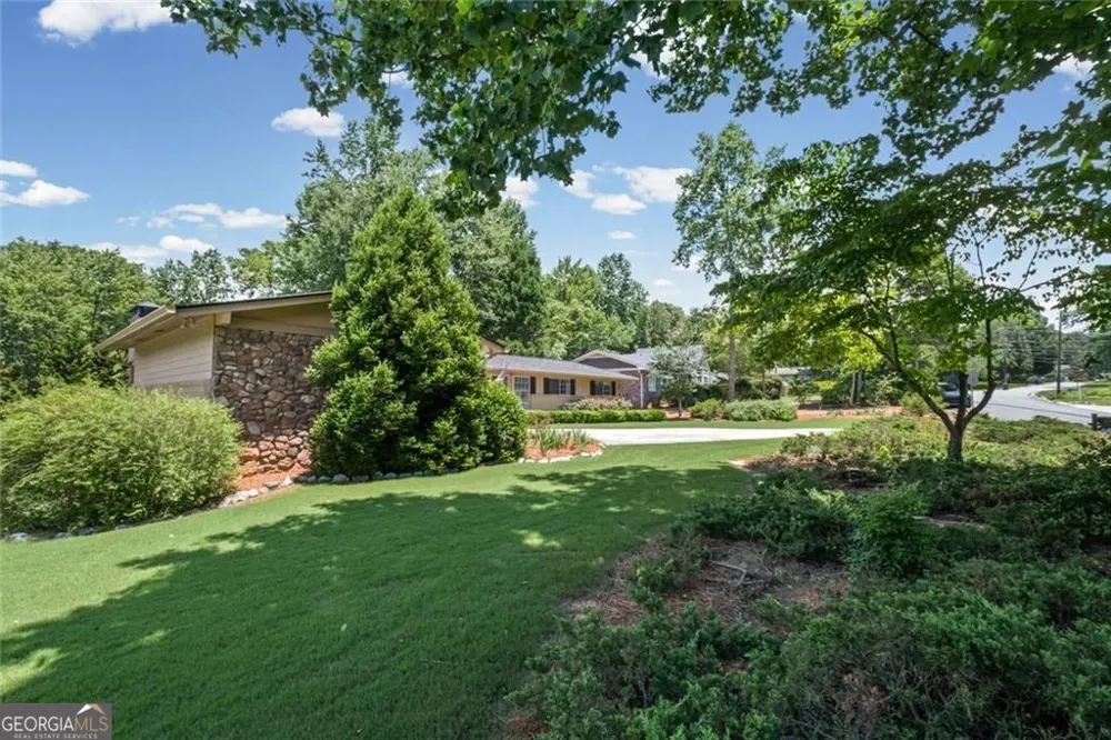 2730 Fontainebleau DR Dunwoody, GA 30360