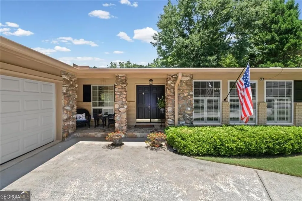 2730 Fontainebleau DR Dunwoody, GA 30360