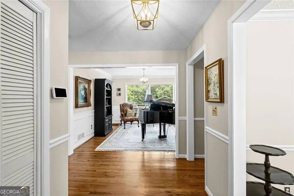 2730 Fontainebleau DR Dunwoody, GA 30360