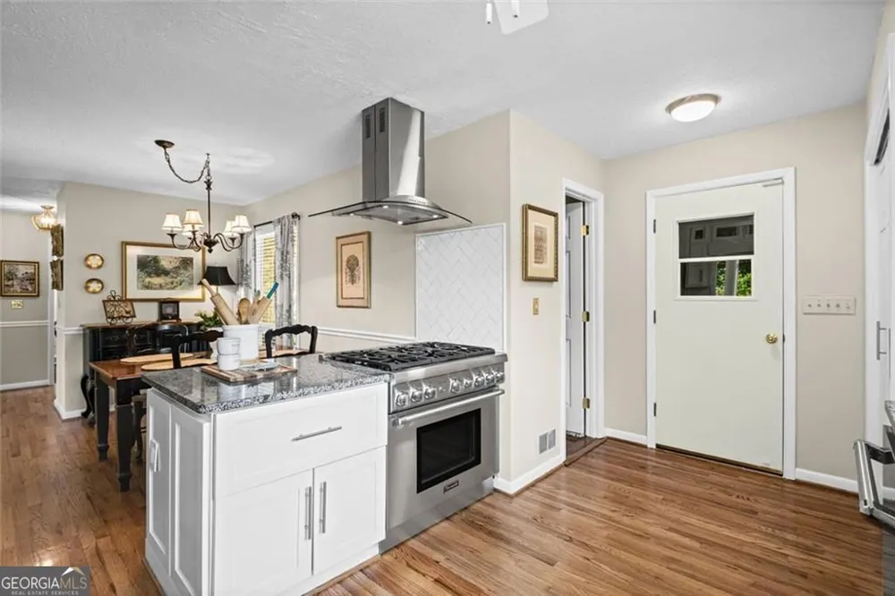 2730 Fontainebleau DR Dunwoody, GA 30360