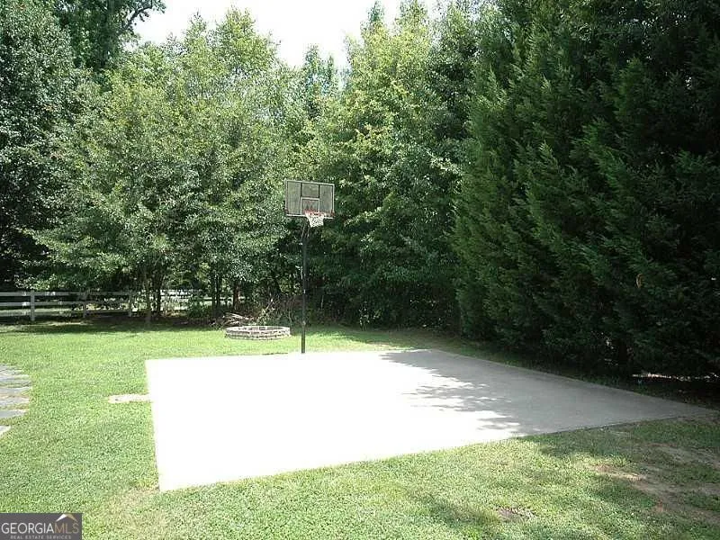 2730 Fontainebleau DR Dunwoody, GA 30360