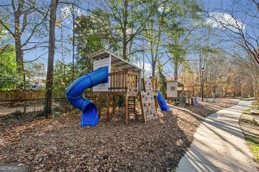 2730 Fontainebleau DR Dunwoody, GA 30360