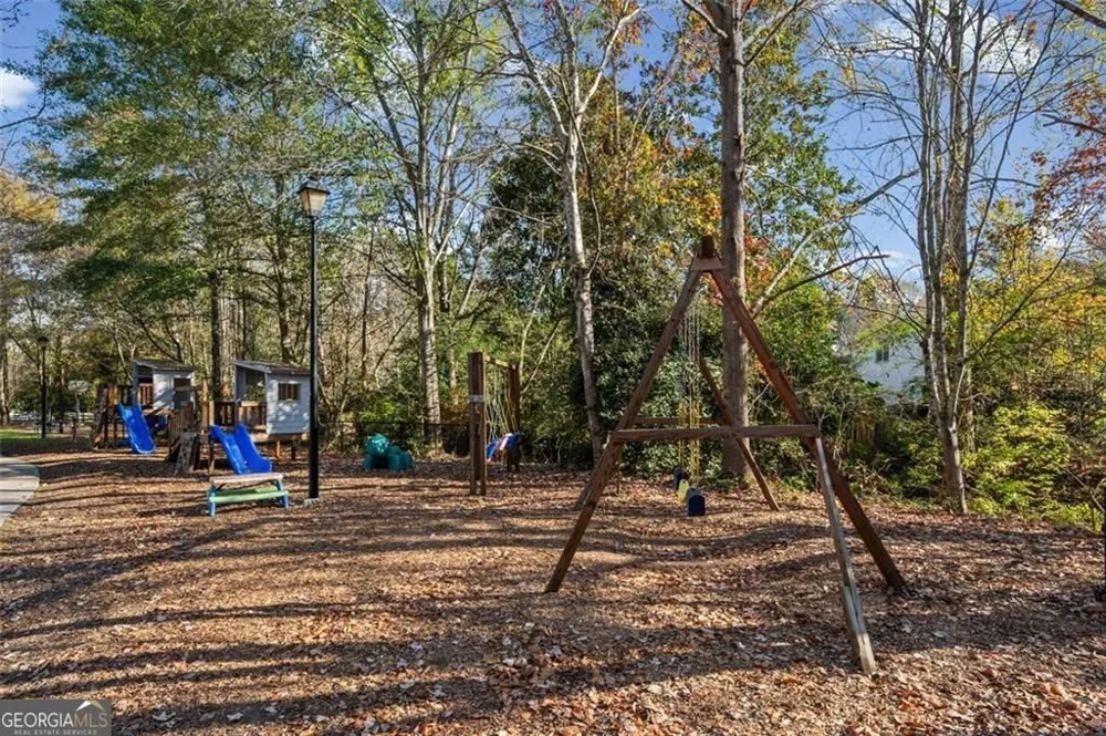 2730 Fontainebleau DR Dunwoody, GA 30360