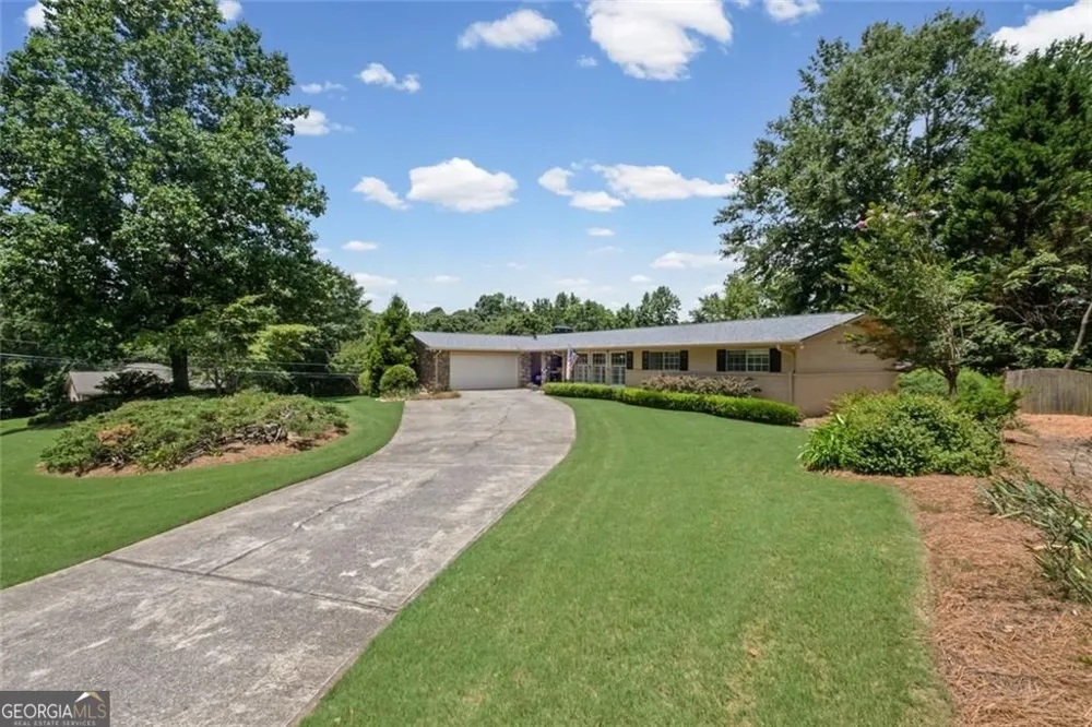 2730 Fontainebleau DR Dunwoody, GA 30360