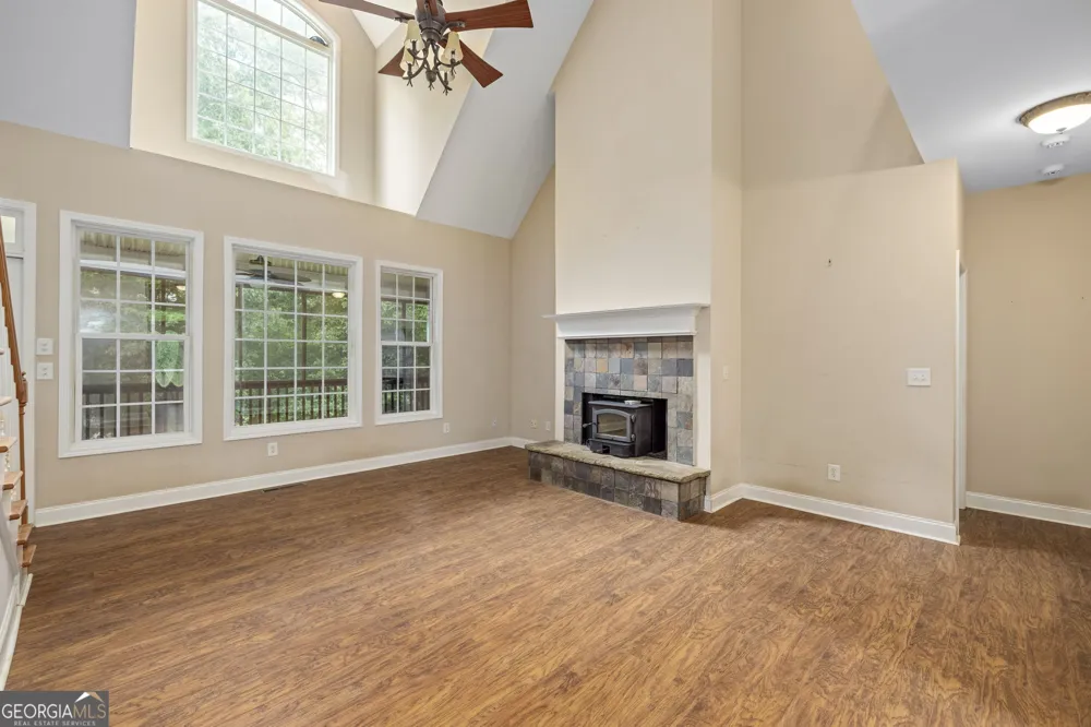7913 Pea Ridge RD Lula, GA 30554