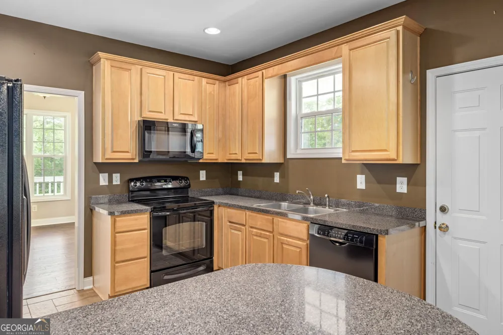 7913 Pea Ridge RD Lula, GA 30554