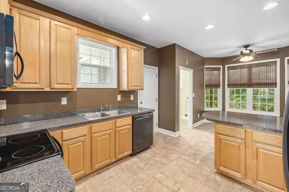 7913 Pea Ridge RD Lula, GA 30554
