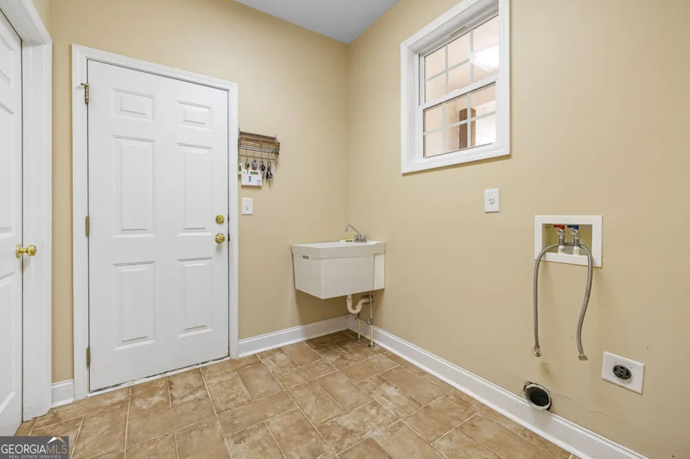 7913 Pea Ridge RD Lula, GA 30554