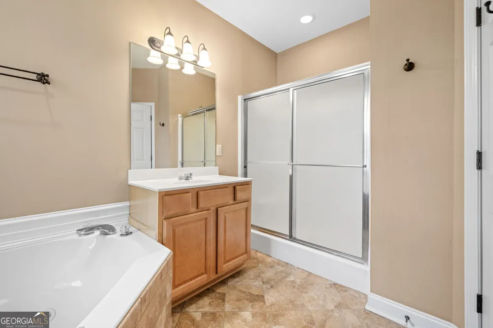 7913 Pea Ridge RD Lula, GA 30554