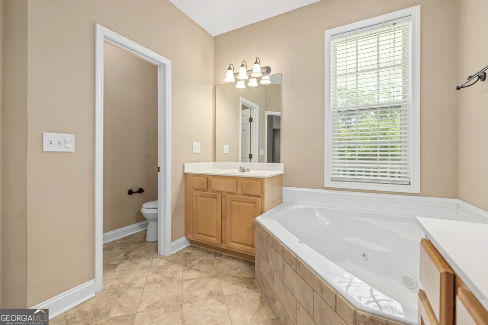 7913 Pea Ridge RD Lula, GA 30554