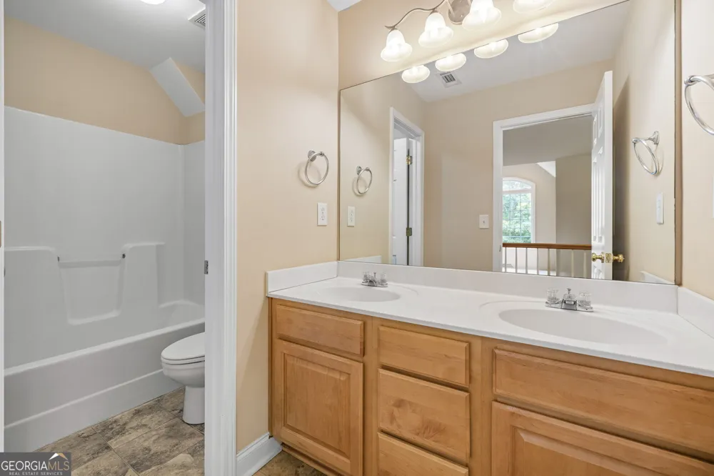 7913 Pea Ridge RD Lula, GA 30554