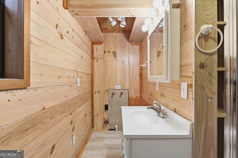 129 Nob Hill RDG Cleveland, GA 30528
