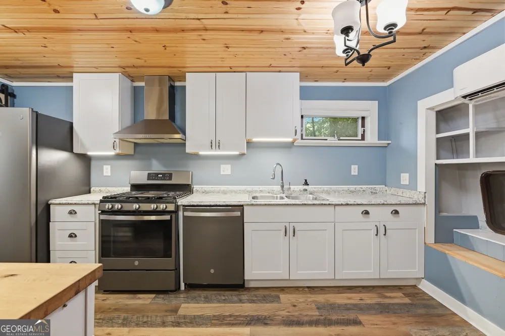 129 Nob Hill RDG Cleveland, GA 30528
