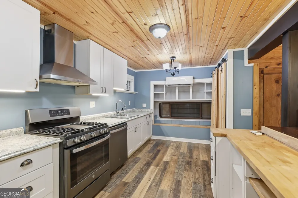 129 Nob Hill RDG Cleveland, GA 30528
