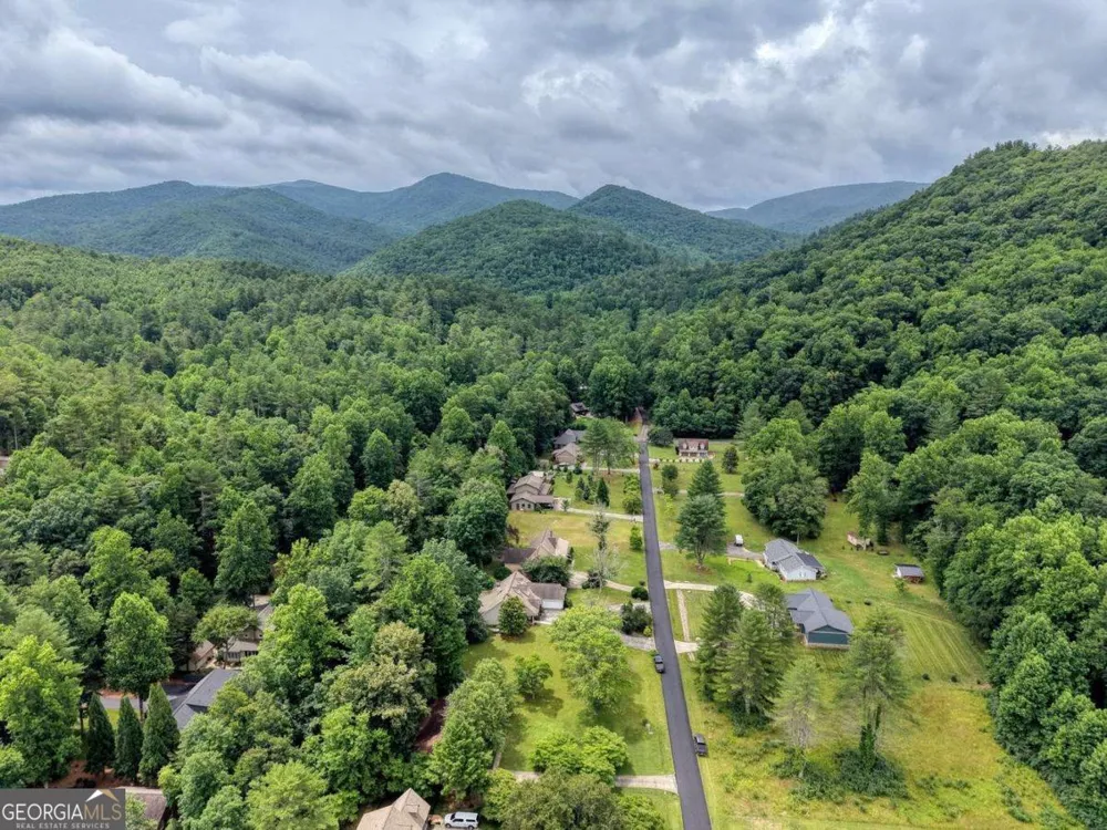 2187 Big Pine DR Hiawassee, GA 30546