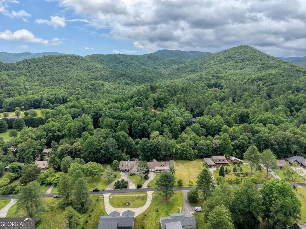 2187 Big Pine DR Hiawassee, GA 30546