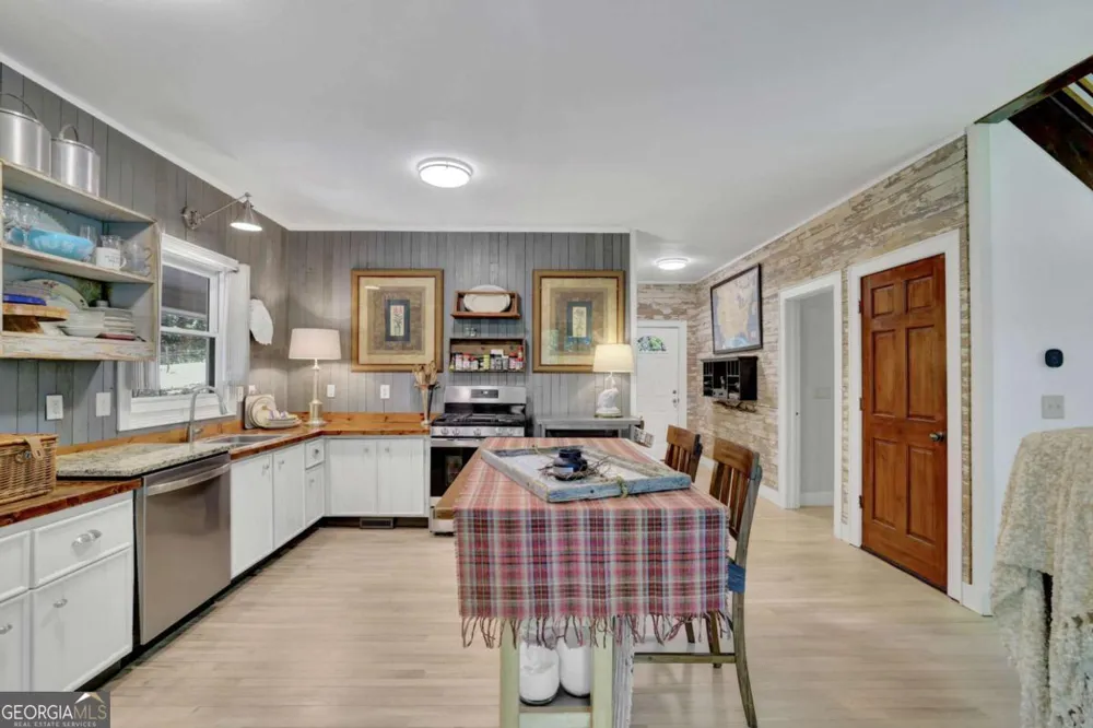 219 Raven Cliff RD Talking Rock, GA 30175