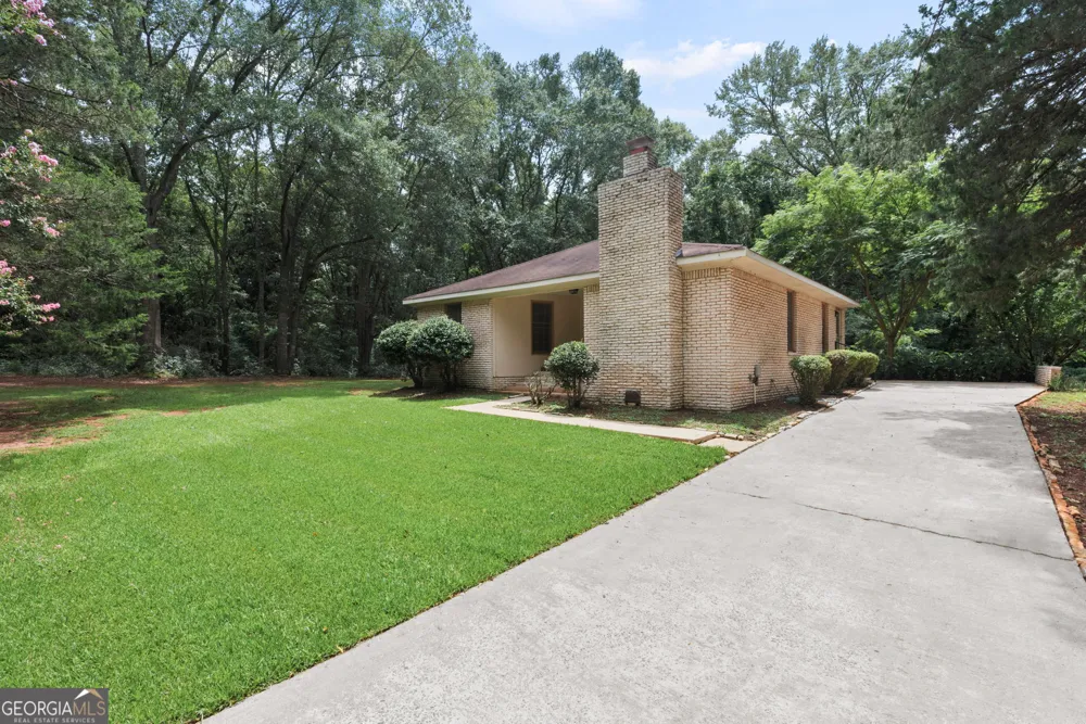 8 Thompson LN Thomaston, GA 30286
