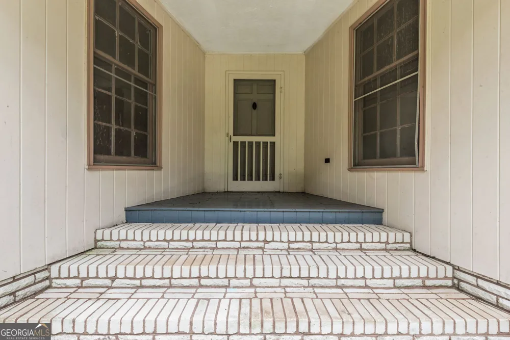 8 Thompson LN Thomaston, GA 30286