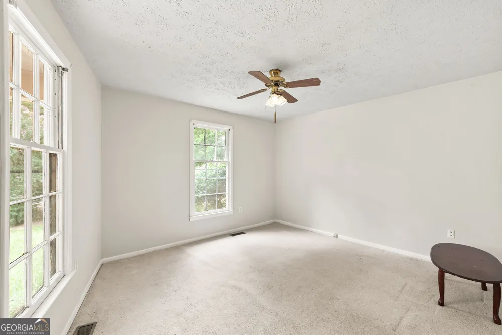 8 Thompson LN Thomaston, GA 30286