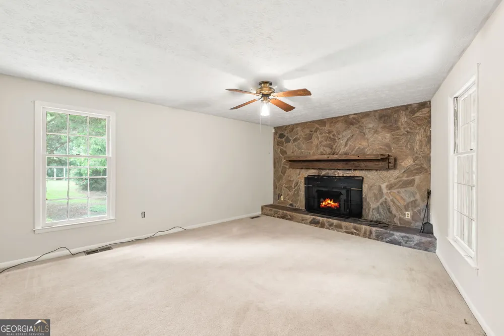 8 Thompson LN Thomaston, GA 30286