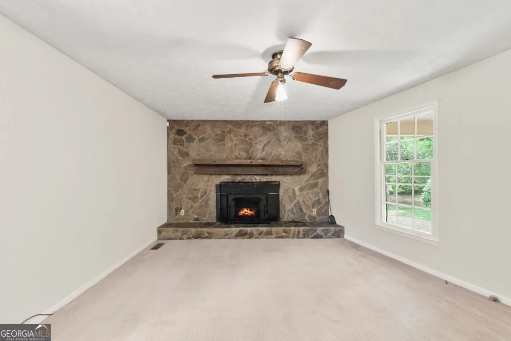 8 Thompson LN Thomaston, GA 30286