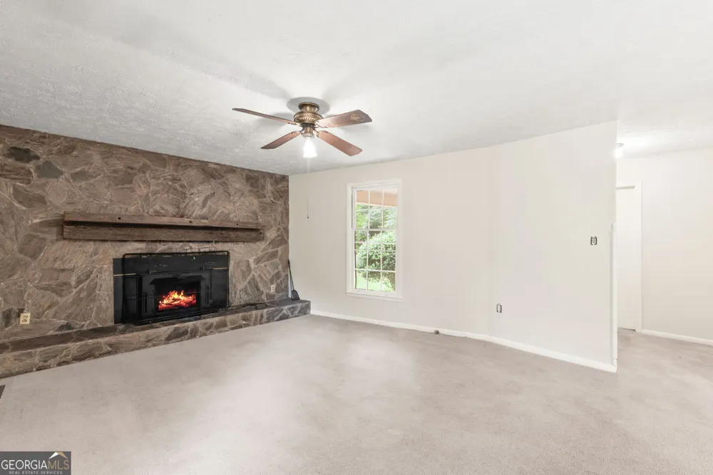 8 Thompson LN Thomaston, GA 30286