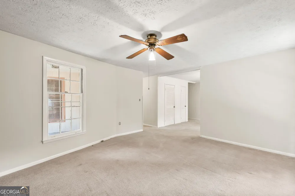 8 Thompson LN Thomaston, GA 30286