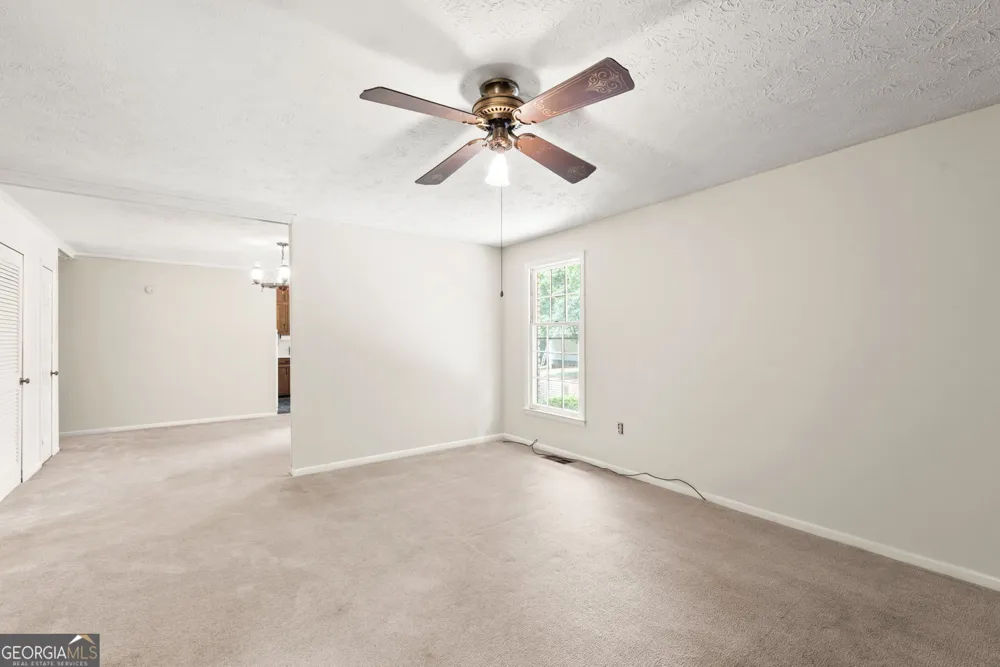 8 Thompson LN Thomaston, GA 30286