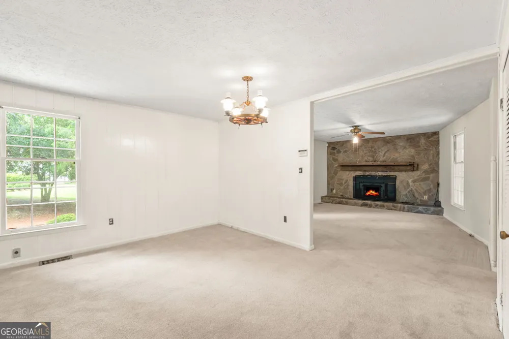 8 Thompson LN Thomaston, GA 30286