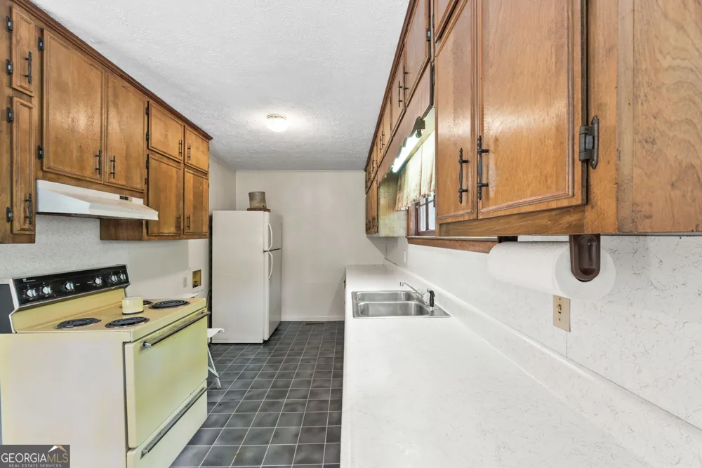 8 Thompson LN Thomaston, GA 30286