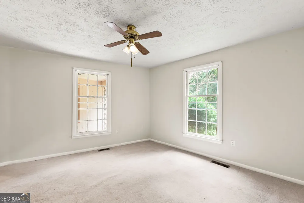 8 Thompson LN Thomaston, GA 30286