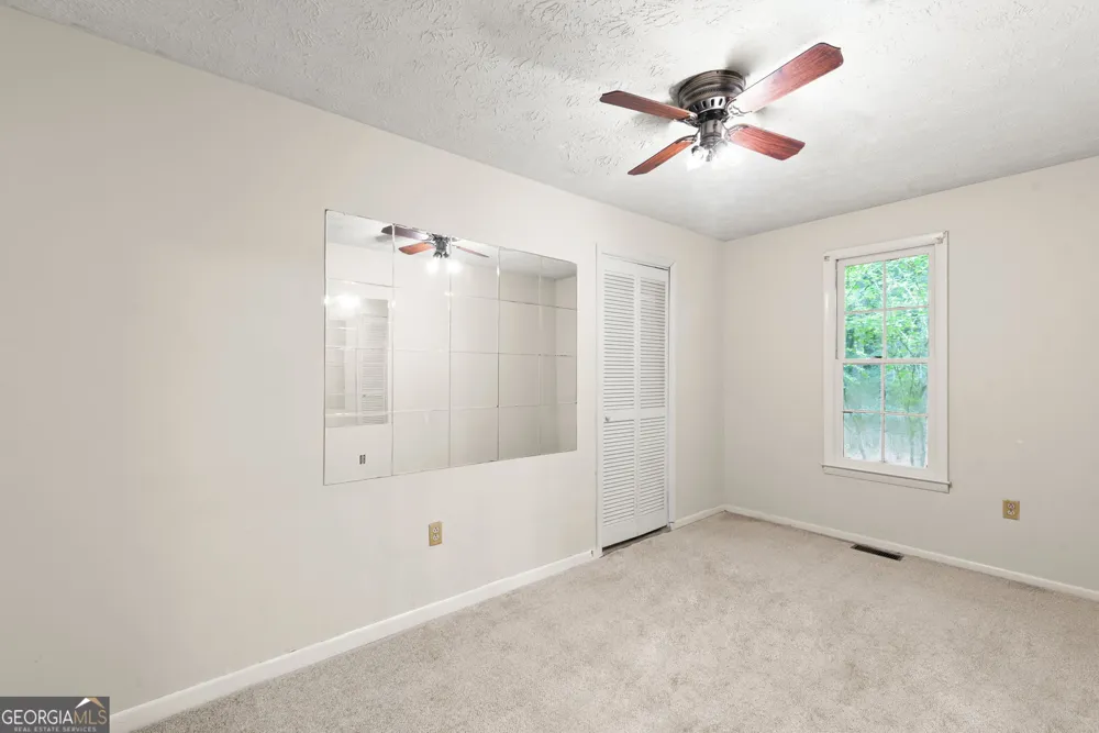 8 Thompson LN Thomaston, GA 30286