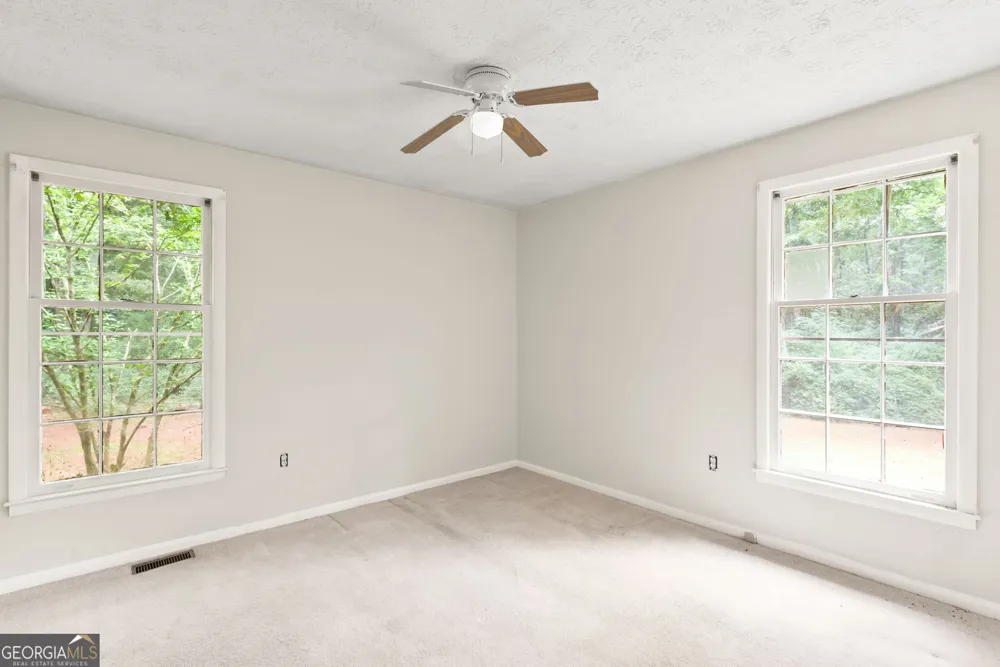 8 Thompson LN Thomaston, GA 30286