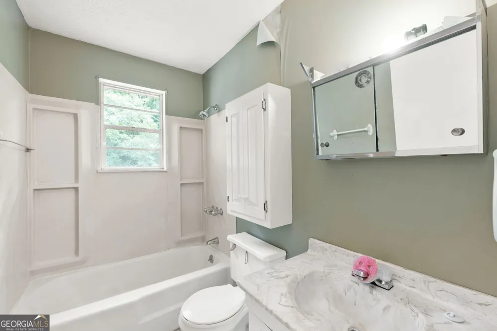 8 Thompson LN Thomaston, GA 30286