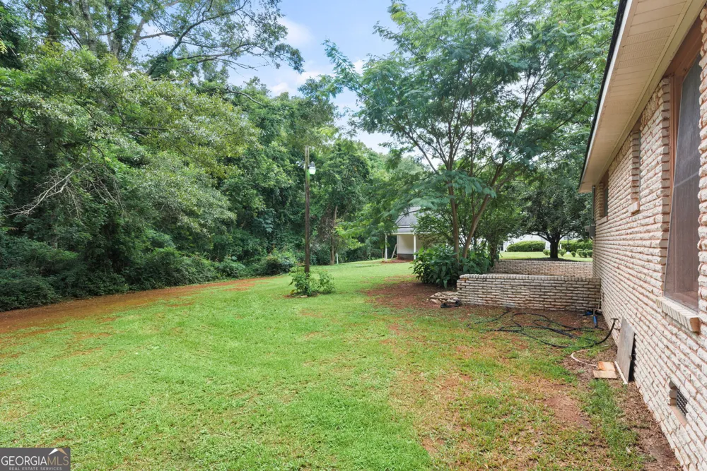 8 Thompson LN Thomaston, GA 30286