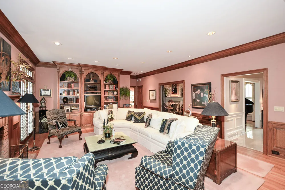 1640 Lazy River LN Sandy Springs, GA 30350