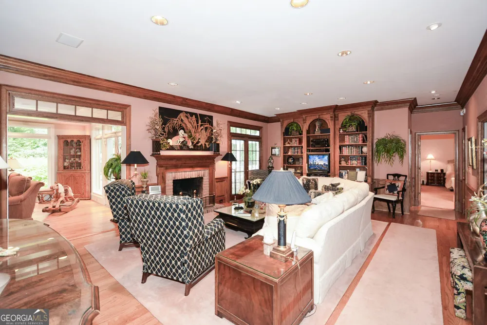 1640 Lazy River LN Sandy Springs, GA 30350