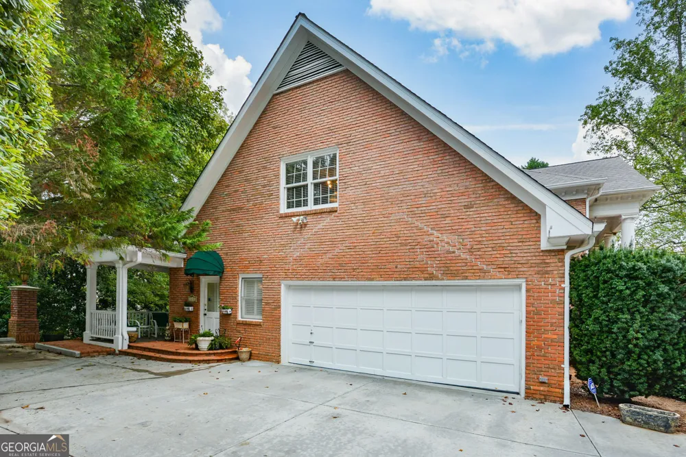 1640 Lazy River LN Sandy Springs, GA 30350