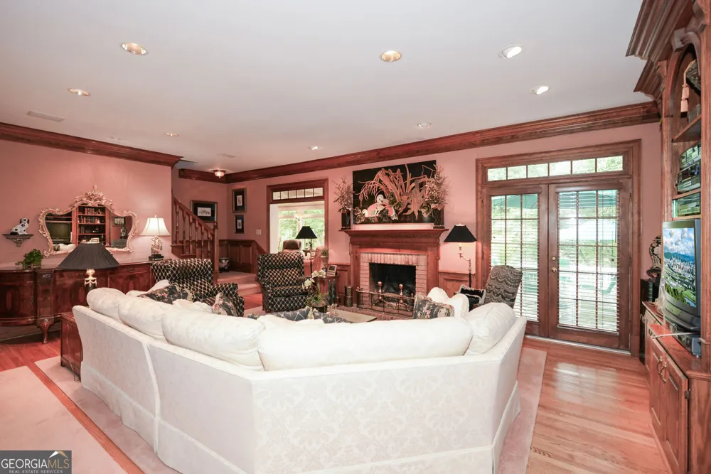 1640 Lazy River LN Sandy Springs, GA 30350