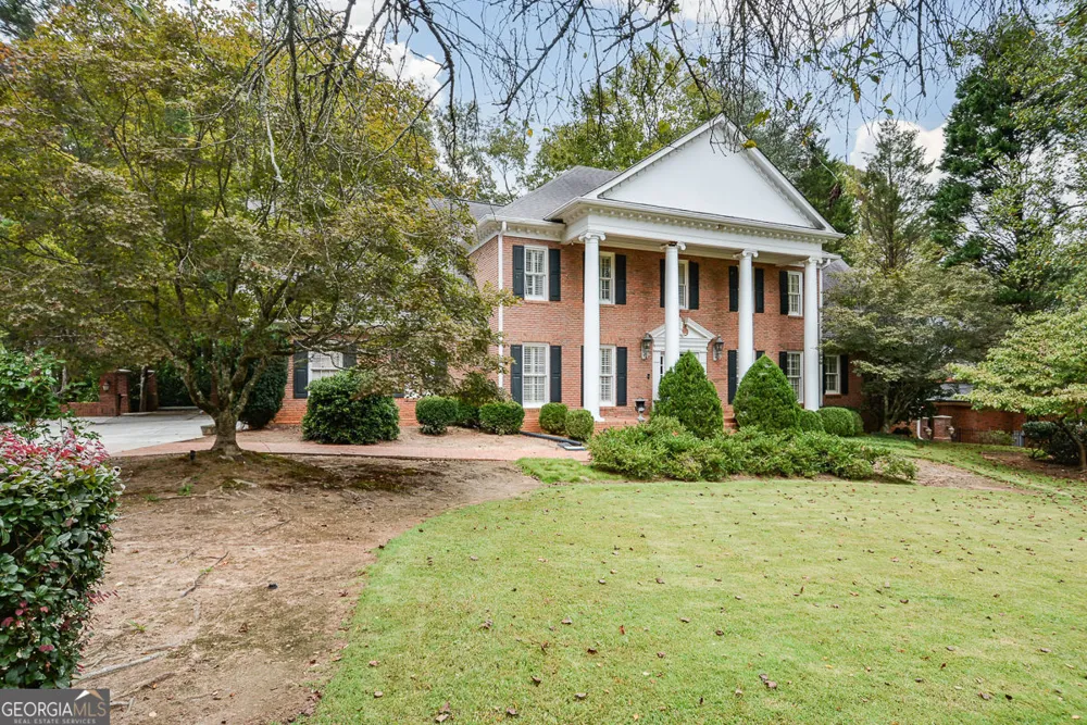 1640 Lazy River LN Sandy Springs, GA 30350