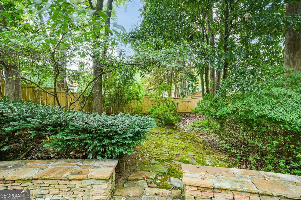 1640 Lazy River LN Sandy Springs, GA 30350