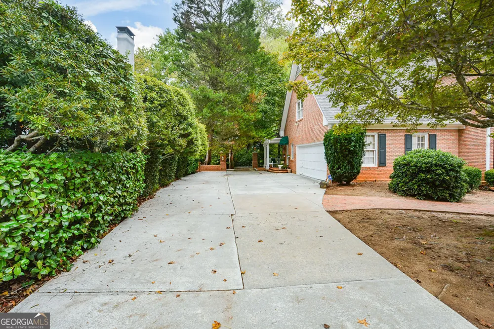 1640 Lazy River LN Sandy Springs, GA 30350