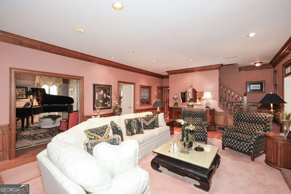 1640 Lazy River LN Sandy Springs, GA 30350